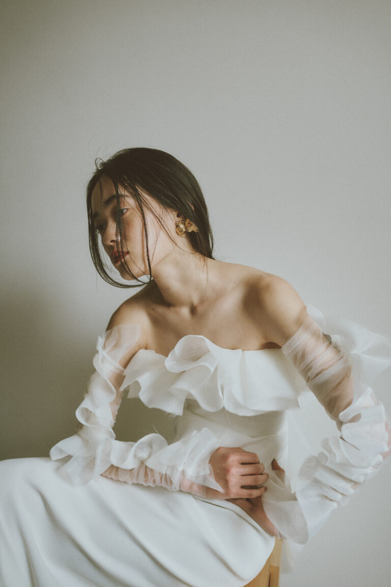レンタルウェディングドレス -  STRAPLESS RUFFLE COLUMN GOWN WITH SLEEVES by SÉBASTIEN LUKE (2)