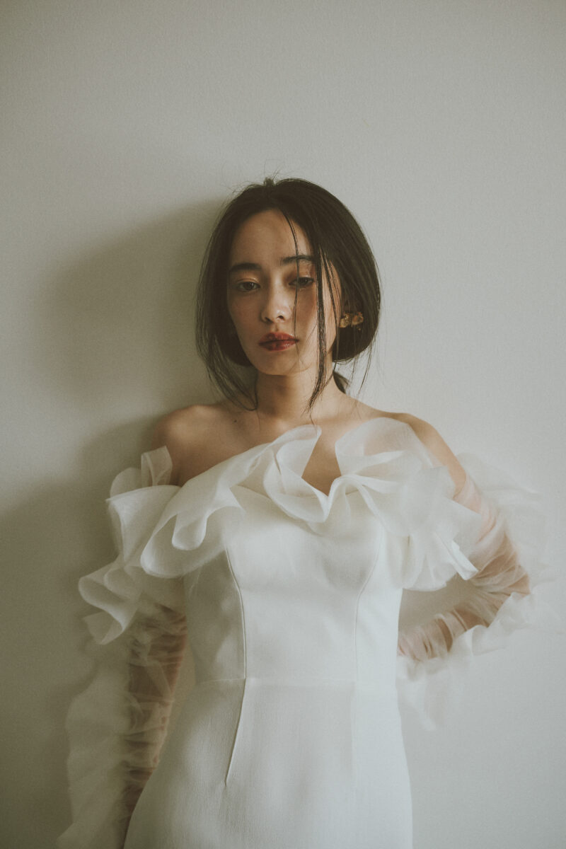 レンタルウェディングドレス -  STRAPLESS RUFFLE COLUMN GOWN WITH SLEEVES by SÉBASTIEN LUKE