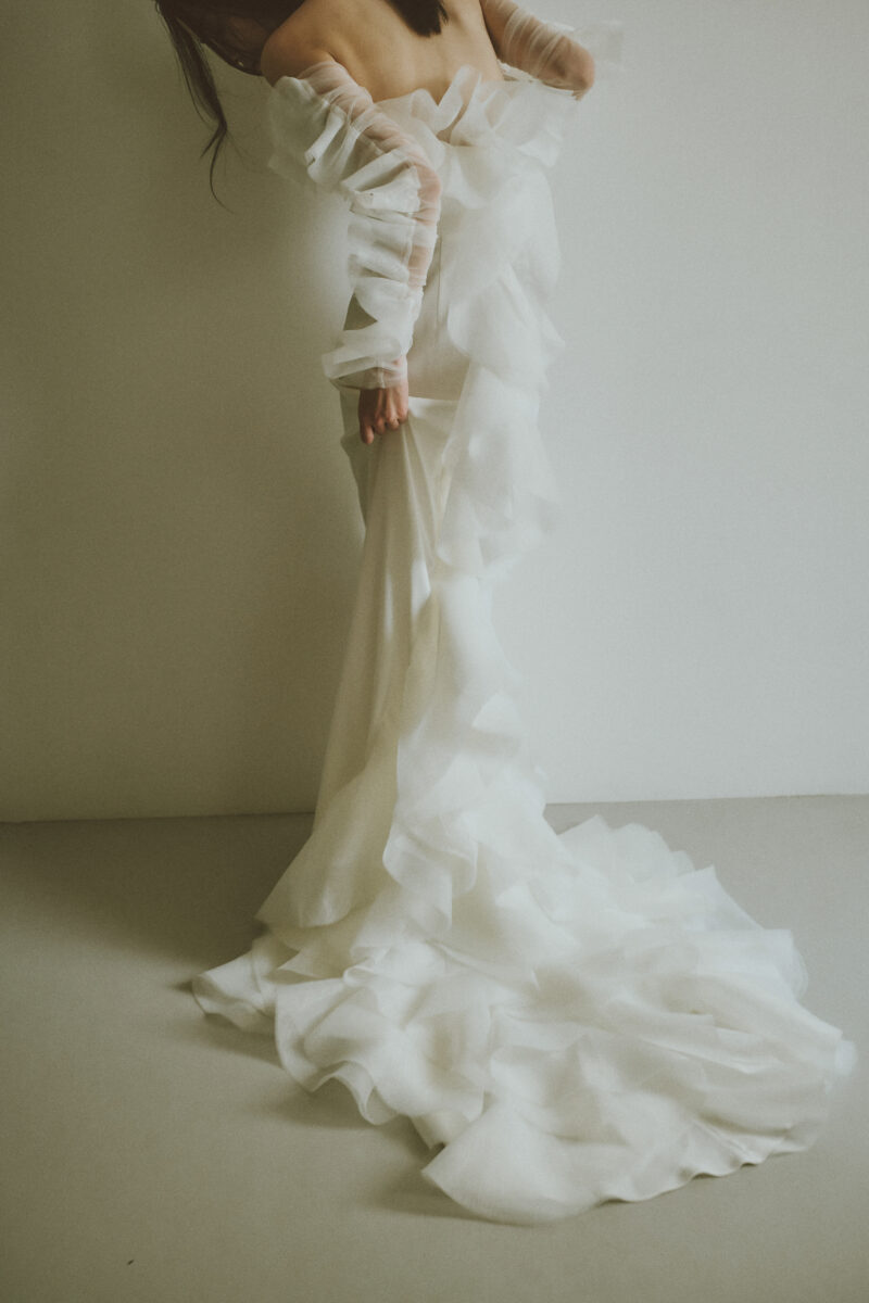 レンタルウェディングドレス -  STRAPLESS RUFFLE COLUMN GOWN WITH SLEEVES by SÉBASTIEN LUKE