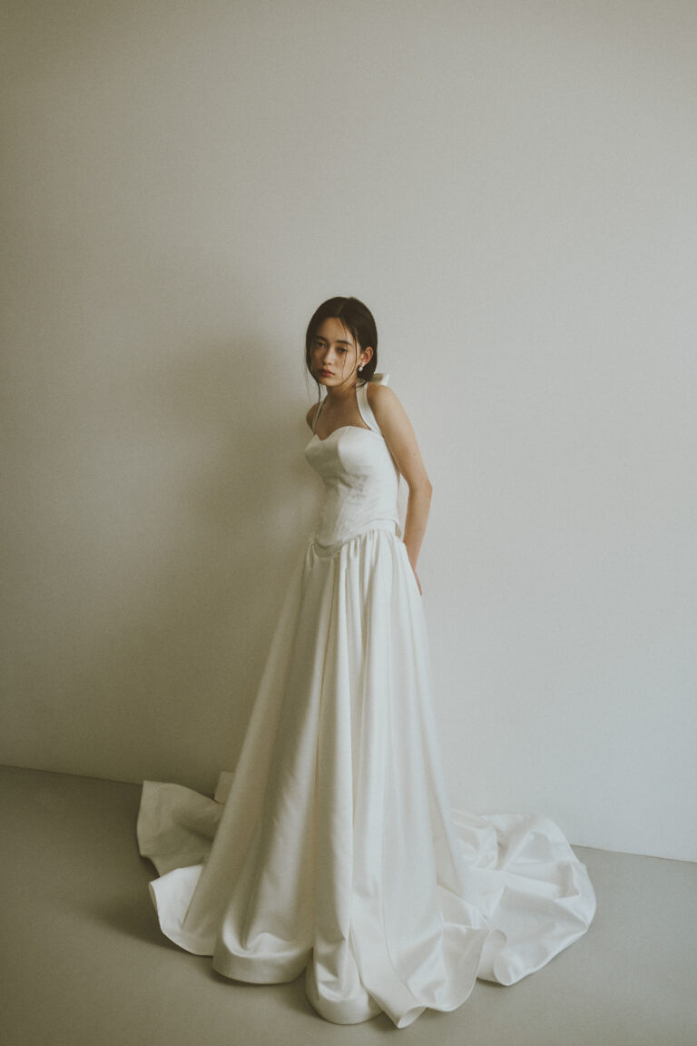 レンタルウェディングドレス - FLORAL APPLIQUED HALTER CORSET_GATHERED FULL SKIRT by SÉBASTIEN LUKE (1)