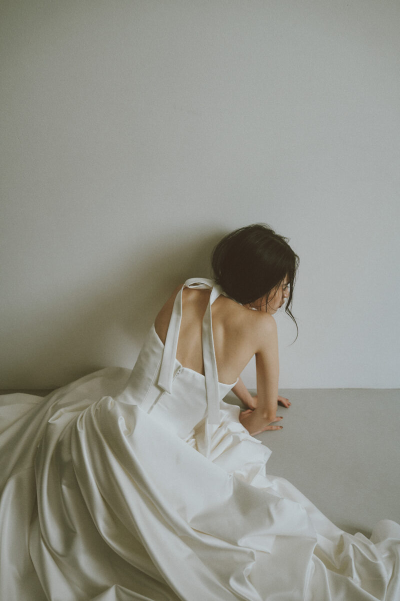 レンタルウェディングドレス - FLORAL APPLIQUED HALTER CORSET_GATHERED FULL SKIRT by SÉBASTIEN LUKE