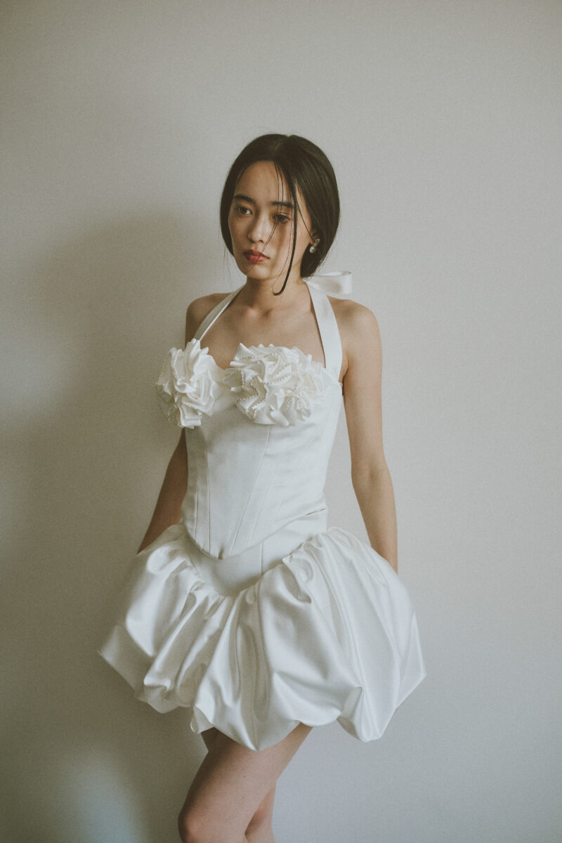 レンタルウェディングドレス - FLORAL APPLIQUED HALTER CORSET_BUBBLE MINI SKIRT by SÉBASTIEN LUKE
