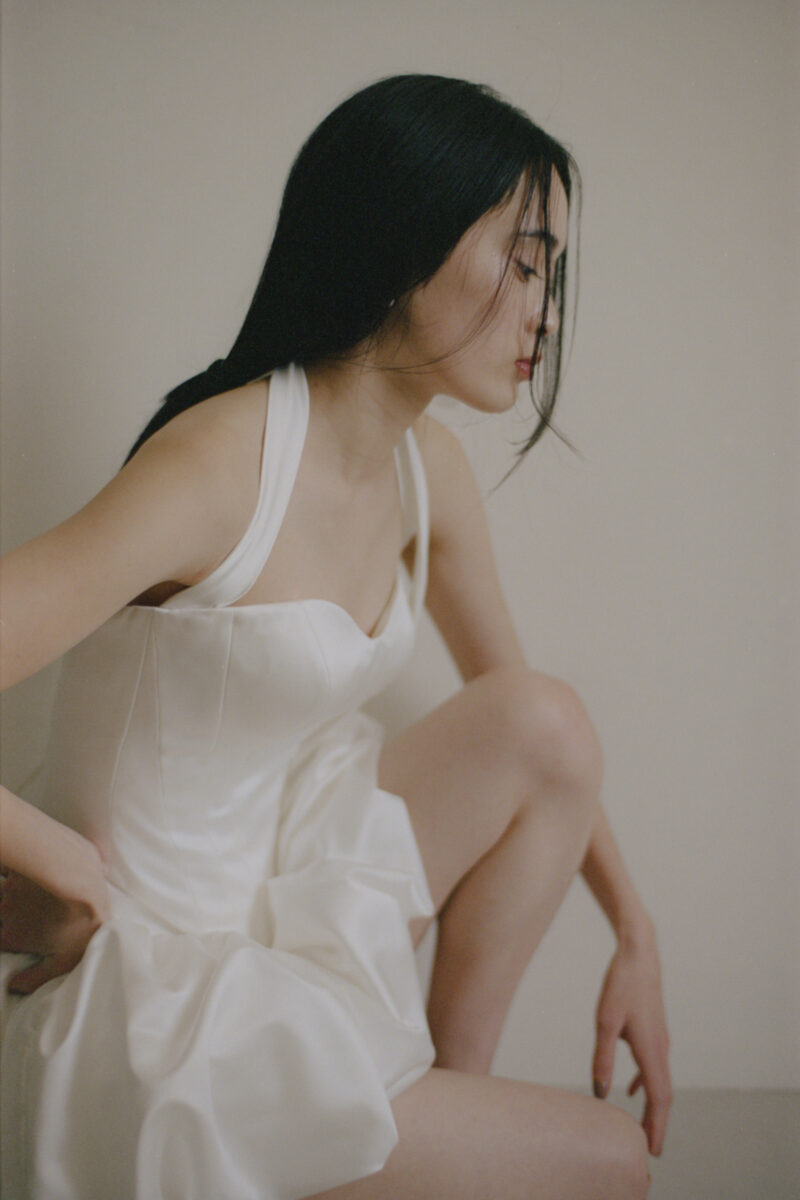レンタルウェディングドレス - FLORAL APPLIQUED HALTER CORSET_BUBBLE MINI SKIRT by SÉBASTIEN LUKE