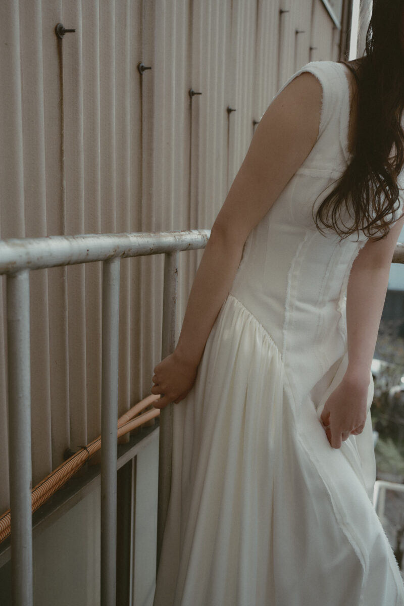 レンタルウェディングドレス - FRAYED EDGE, CORSET SEAM DETAIL GOWN BODICE by BON BRIDE