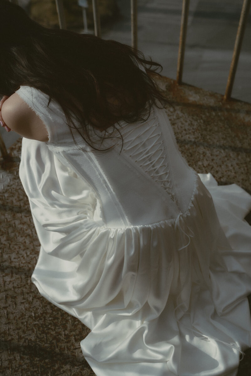 レンタルウェディングドレス - FRAYED EDGE, CORSET SEAM DETAIL GOWN BODICE by BON BRIDE